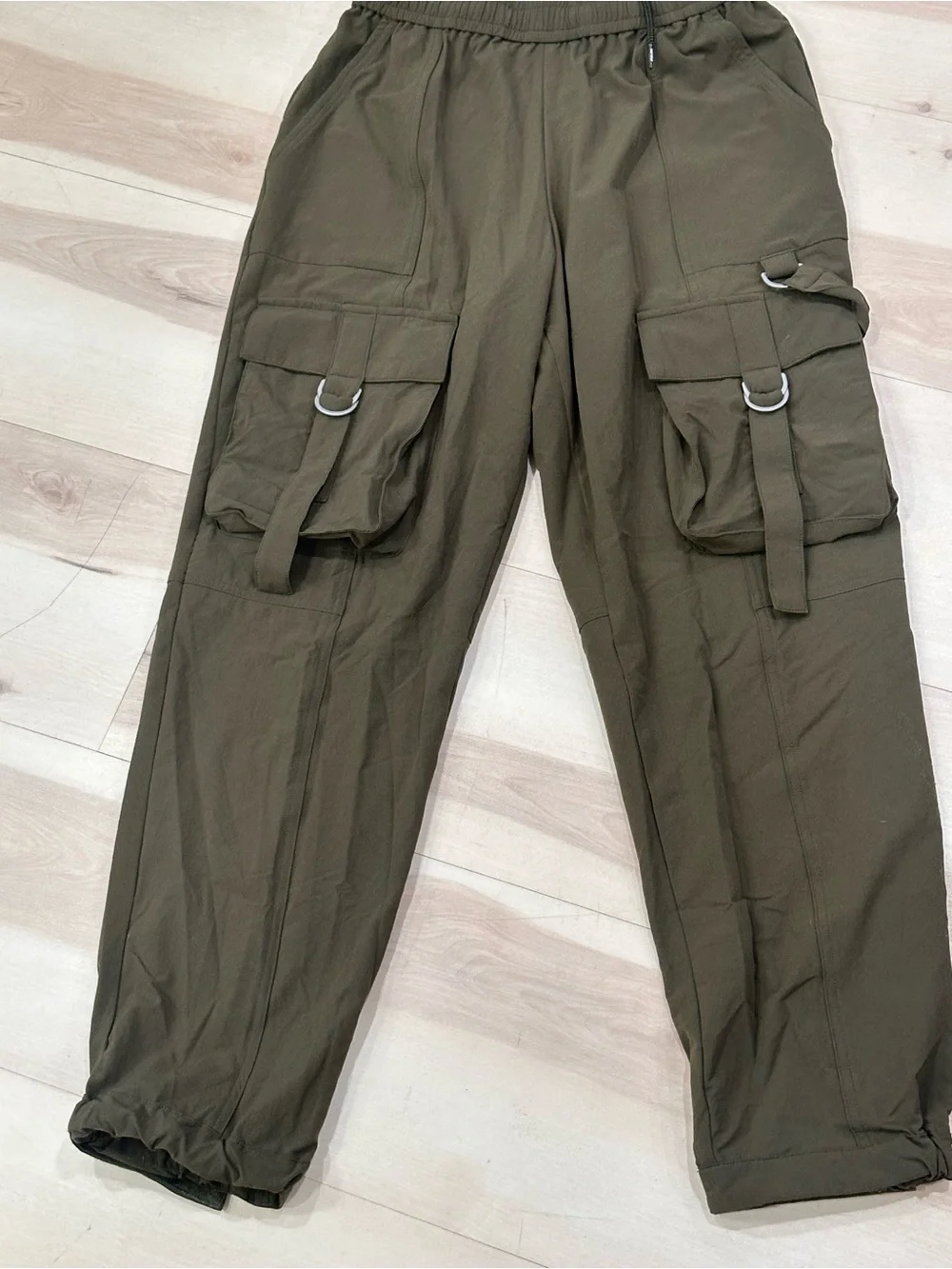 High-Waist City Wise Cargo Pants in Dark Olive by Alo Yoga size XS Casual